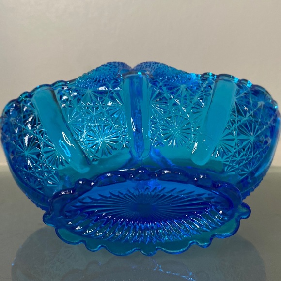 Daisy & Button Colonial Blue by Fenton, Glass Basket, Split Handle - Picture 14 of 16